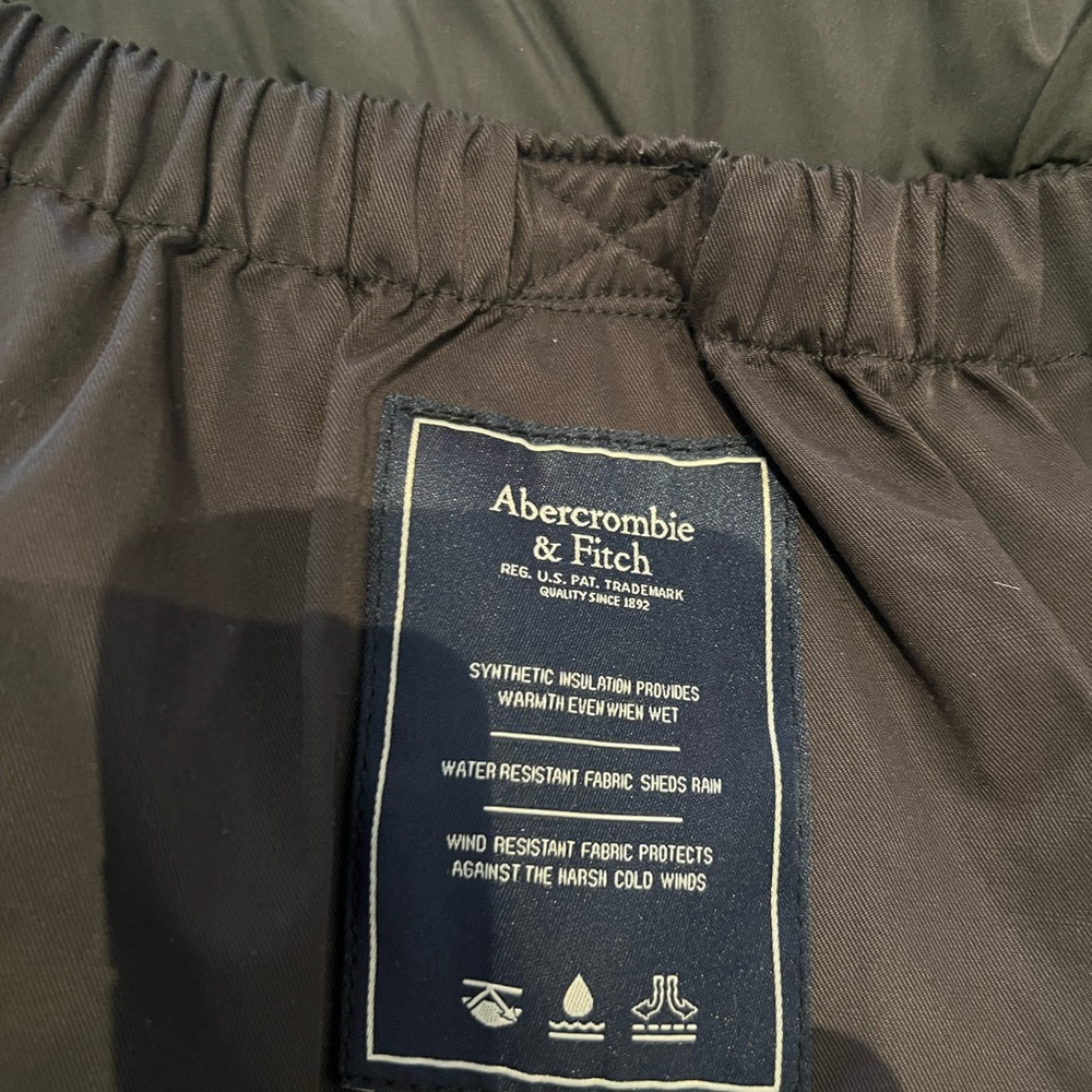 Abercrombie & fitch parka jacket mens size large. 
Heavy winter coat. - Picture 5 of 8